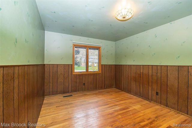 304 Paragon Drive, Troy, MI 48098