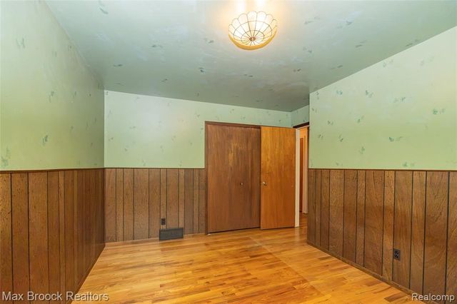 304 Paragon Drive, Troy, MI 48098