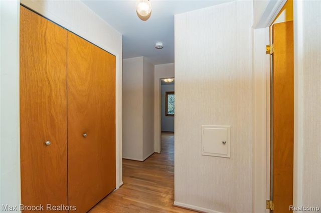 304 Paragon Drive, Troy, MI 48098
