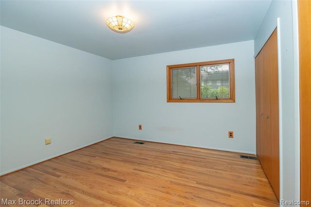 304 Paragon Drive, Troy, MI 48098