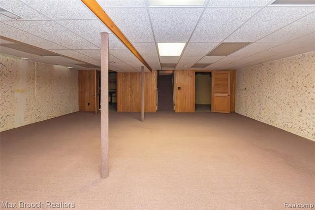 304 Paragon Drive, Troy, MI 48098