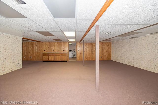 304 Paragon Drive, Troy, MI 48098