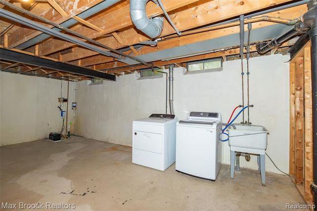 304 Paragon Drive, Troy, MI 48098