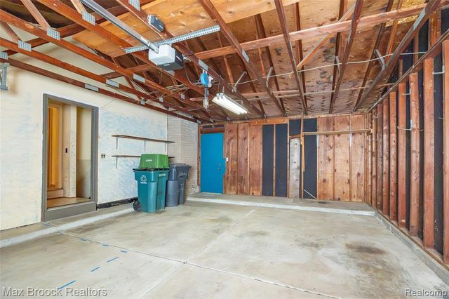304 Paragon Drive, Troy, MI 48098