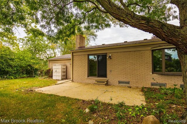 304 Paragon Drive, Troy, MI 48098