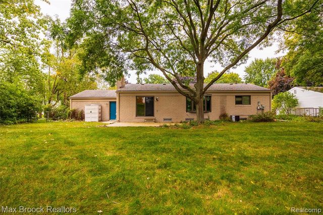 304 Paragon Drive, Troy, MI 48098