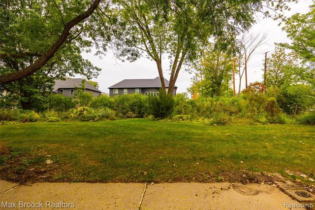 304 Paragon Drive, Troy, MI 48098