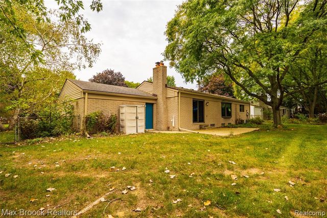 304 Paragon Drive, Troy, MI 48098