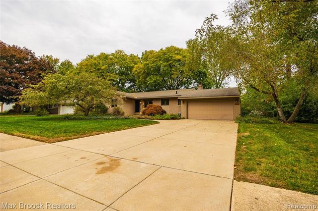 304 Paragon Drive, Troy, MI 48098
