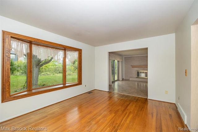 304 Paragon Drive, Troy, MI 48098