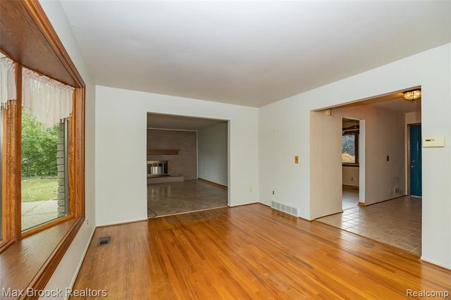 304 Paragon Drive, Troy, MI 48098