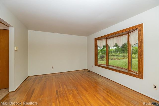 304 Paragon Drive, Troy, MI 48098