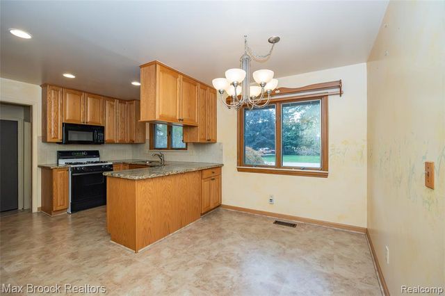 304 Paragon Drive, Troy, MI 48098