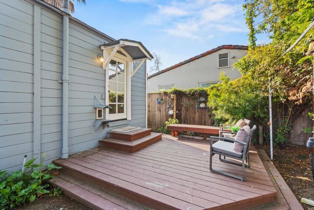 870 College Avenue, Palo Alto, CA 94306