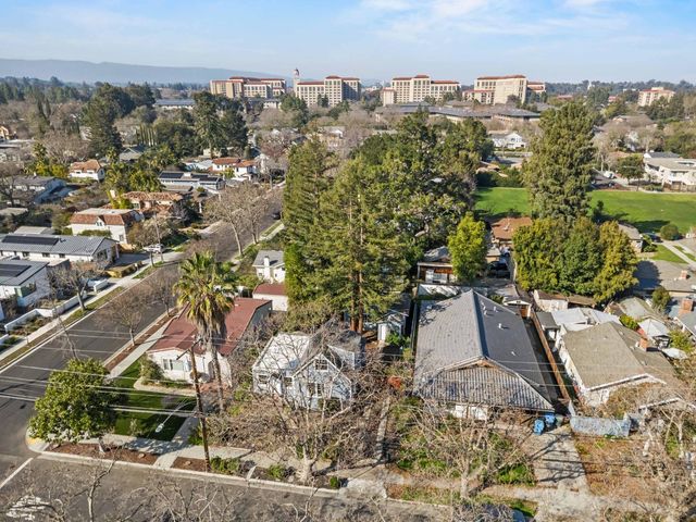 870 College Avenue, Palo Alto, CA 94306