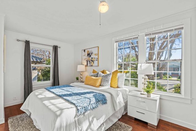 870 College Avenue, Palo Alto, CA 94306