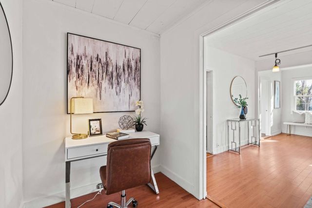 870 College Avenue, Palo Alto, CA 94306