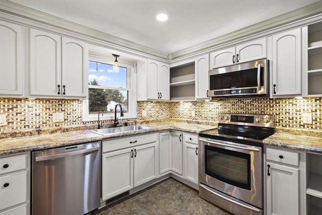 2610 Gladeview Road, Cottage Grove, WI 53527