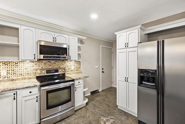 2610 Gladeview Road, Cottage Grove, WI 53527