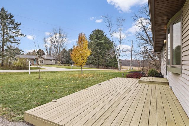 2610 Gladeview Road, Cottage Grove, WI 53527