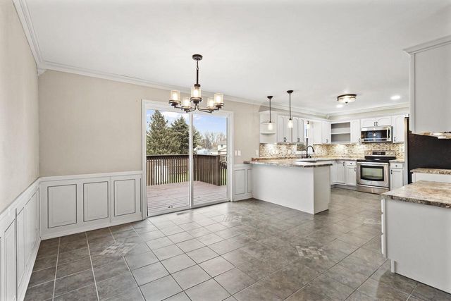 2610 Gladeview Road, Cottage Grove, WI 53527