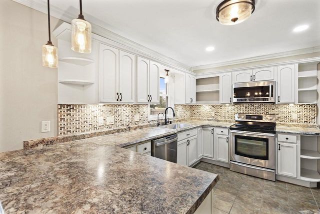 2610 Gladeview Road, Cottage Grove, WI 53527