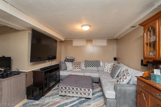 6365 Doncaster Avenue, Parma, OH 44129