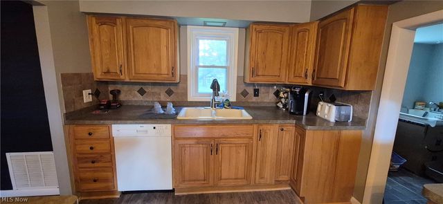 1263 Royalwood Road, Broadview Heights, OH 44147