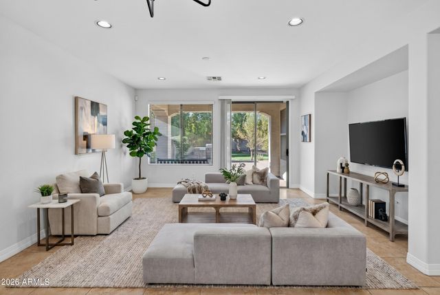 130 W HACKBERRY Drive, Chandler, AZ 85248
