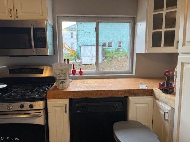 285 Bethany Pike, Wellsburg, WV 26070