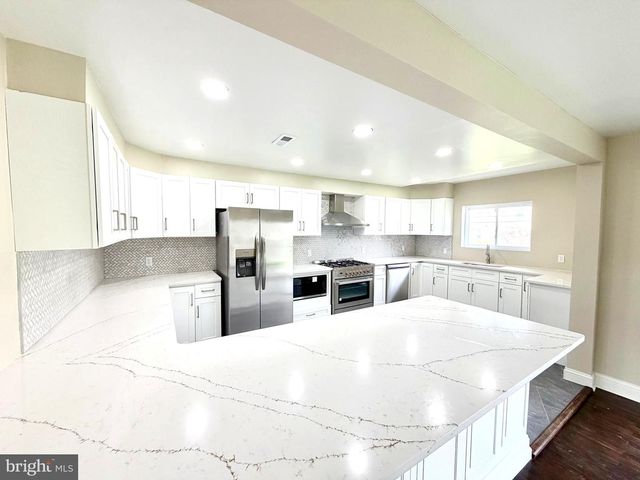 1011 STANFORD DR, Wynnewood, PA 19096