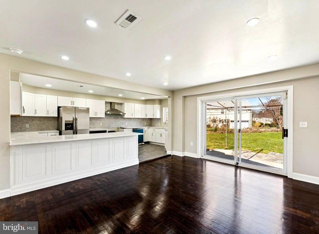 1011 STANFORD DR, Wynnewood, PA 19096