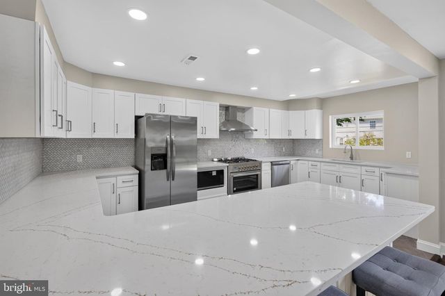 1011 STANFORD DR, Wynnewood, PA 19096