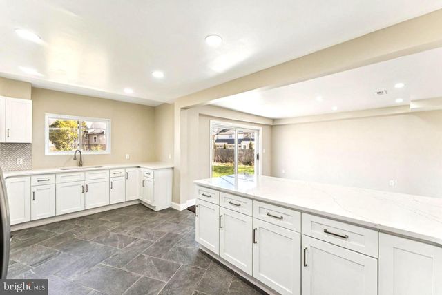 1011 STANFORD DR, Wynnewood, PA 19096