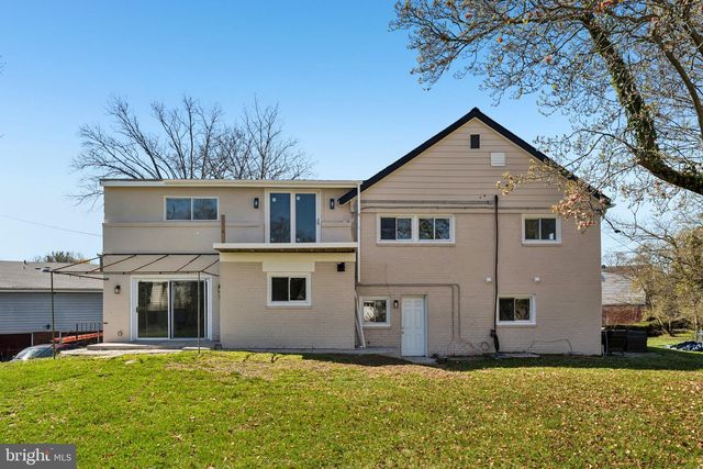 1011 STANFORD DR, Wynnewood, PA 19096