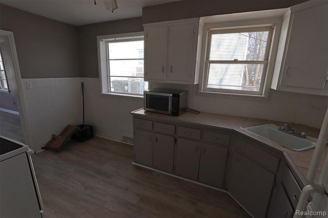 19972 Indian, Redford, MI 48240