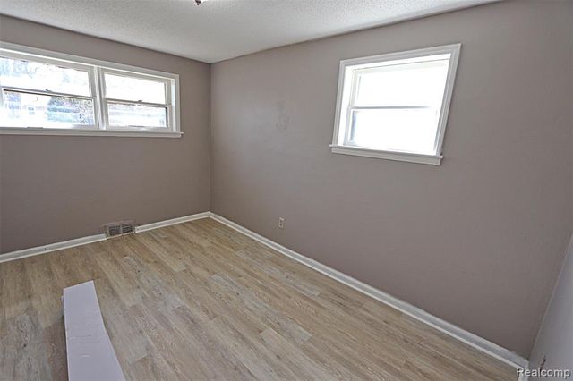 19972 Indian, Redford, MI 48240