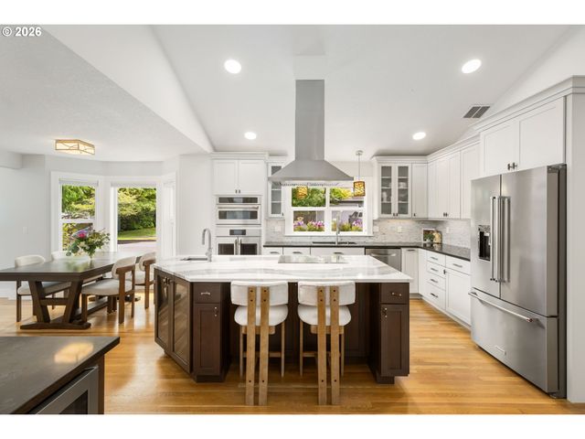 5541 YORKSHIRE Pl, Lake Oswego, OR 97035