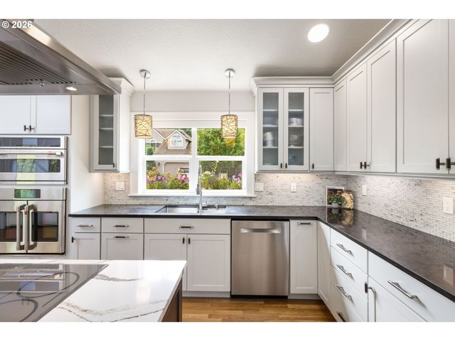 5541 YORKSHIRE Pl, Lake Oswego, OR 97035