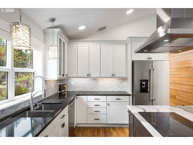 5541 YORKSHIRE Pl, Lake Oswego, OR 97035