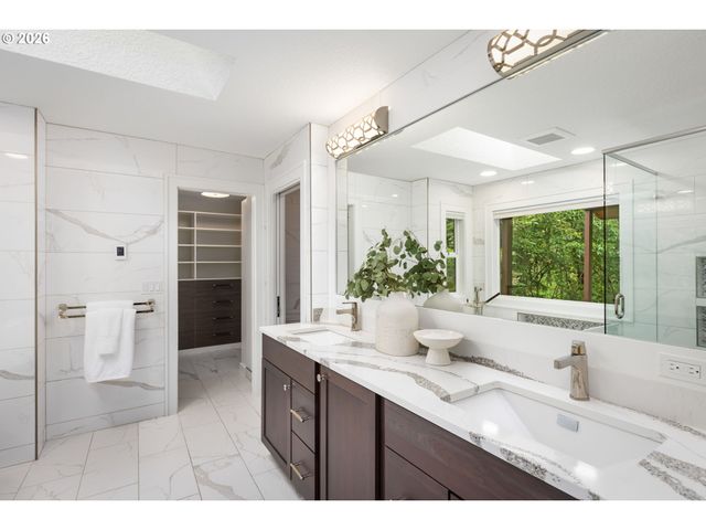 5541 YORKSHIRE Pl, Lake Oswego, OR 97035