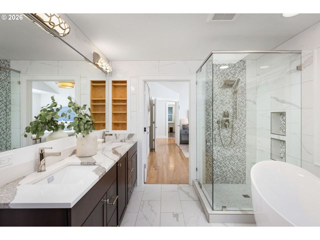 5541 YORKSHIRE Pl, Lake Oswego, OR 97035