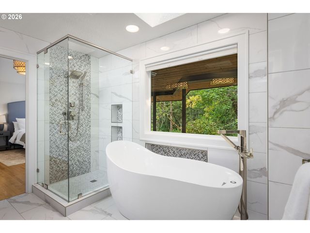 5541 YORKSHIRE Pl, Lake Oswego, OR 97035