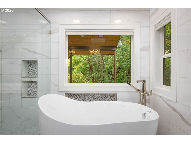 5541 YORKSHIRE Pl, Lake Oswego, OR 97035