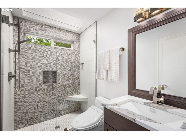 5541 YORKSHIRE Pl, Lake Oswego, OR 97035