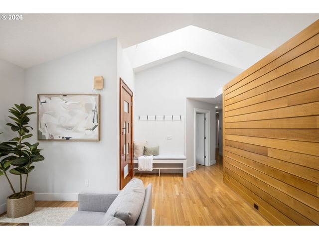 5541 YORKSHIRE Pl, Lake Oswego, OR 97035