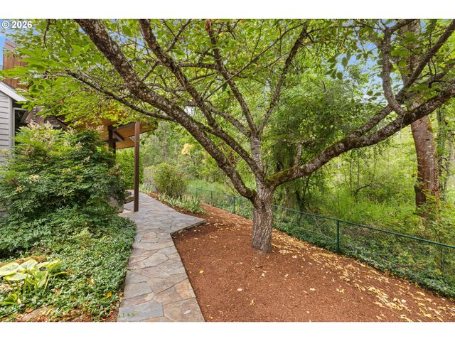 5541 YORKSHIRE Pl, Lake Oswego, OR 97035