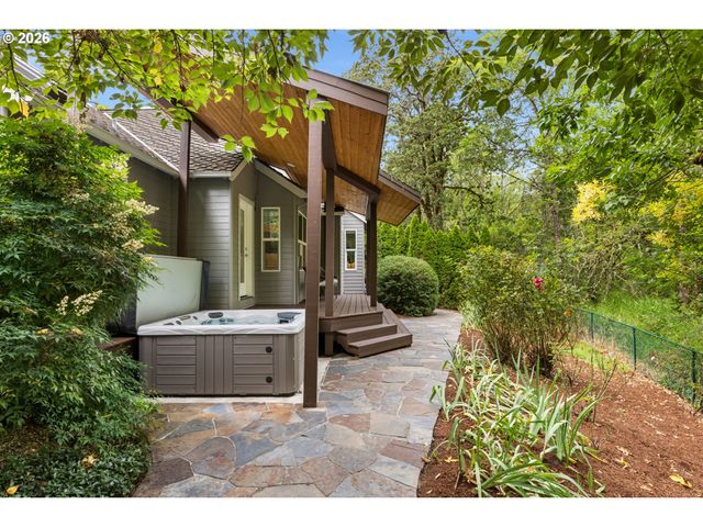5541 YORKSHIRE Pl, Lake Oswego, OR 97035