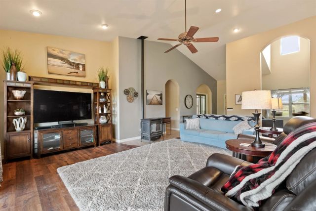 15336 Mesa Estates Ct, Ramona, CA 92065