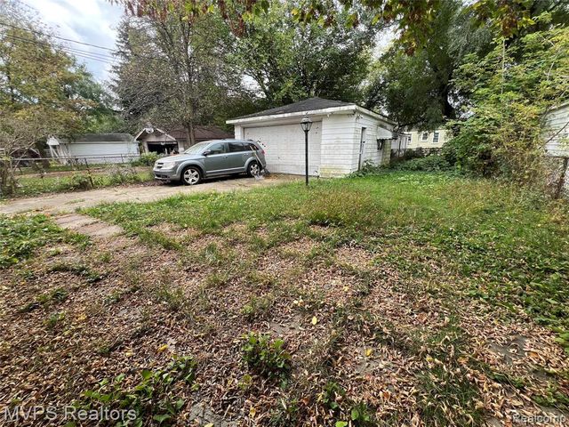 19444 Woodside Street, Harper Woods, MI 48225